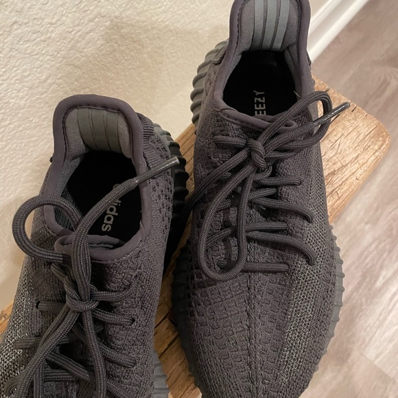 Adidas Yeezy boost - Picture 2 of 11